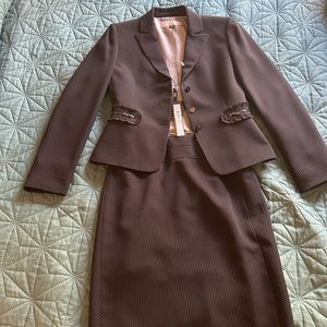 TAHARI NEW WITH TAGS business suit skirt set!